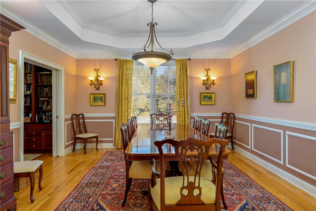 1 Ocean Heights Road Newport, RI 02840 - Photo 14 of 34 Large dining room