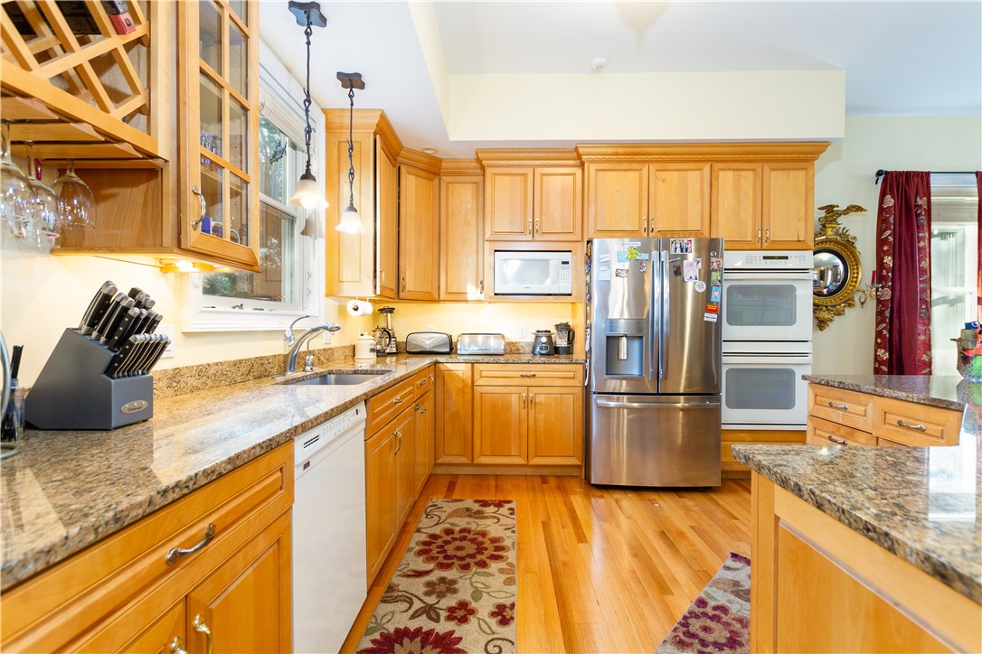 1 Ocean Heights Road Newport, RI 02840 - Photo 15 of 34