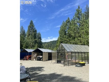 570 Tunnel Road Glendale, OR 97442 - Photo 8 of 16