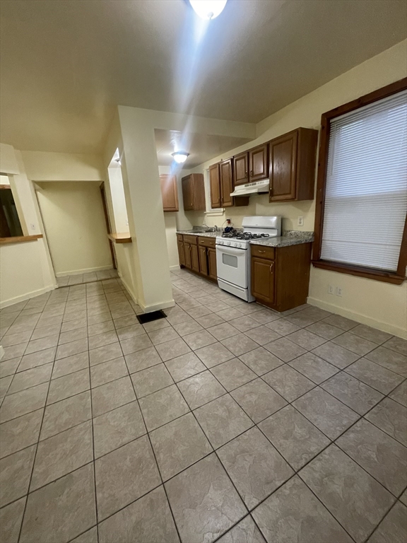 51 Timson Street, Unit 1 Lynn, MA 01902 - Photo 3 of 8