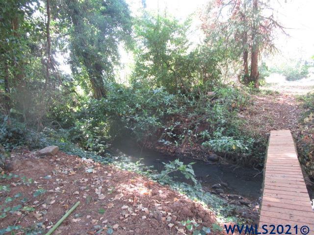 6912 Liberty Road South Salem, OR 97306 - Photo 25 of 37 a view of a yard
