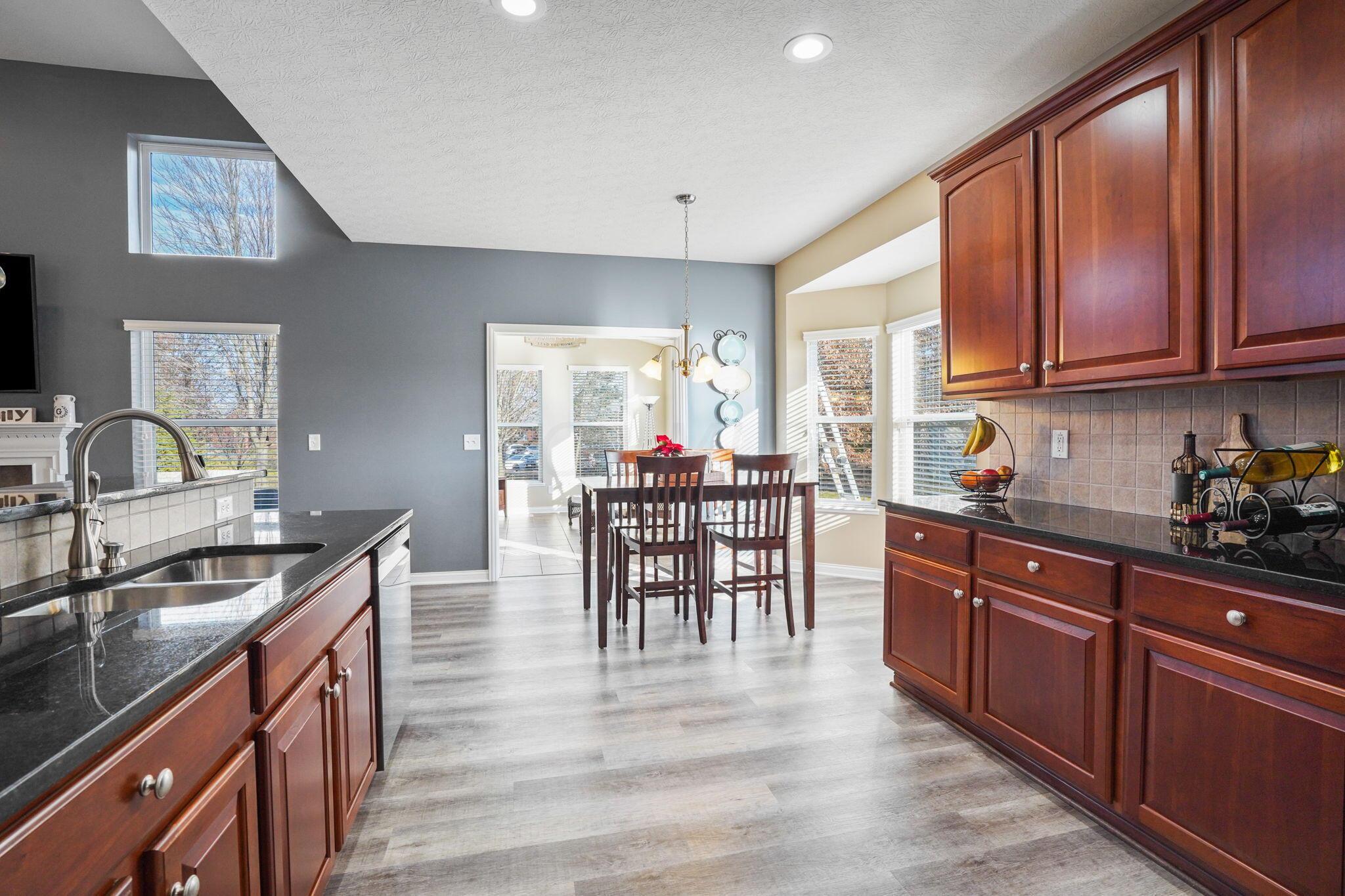 120 Mendolin Way Powell, OH 43065 - Photo 25 of 61 Large kitchen and eating area