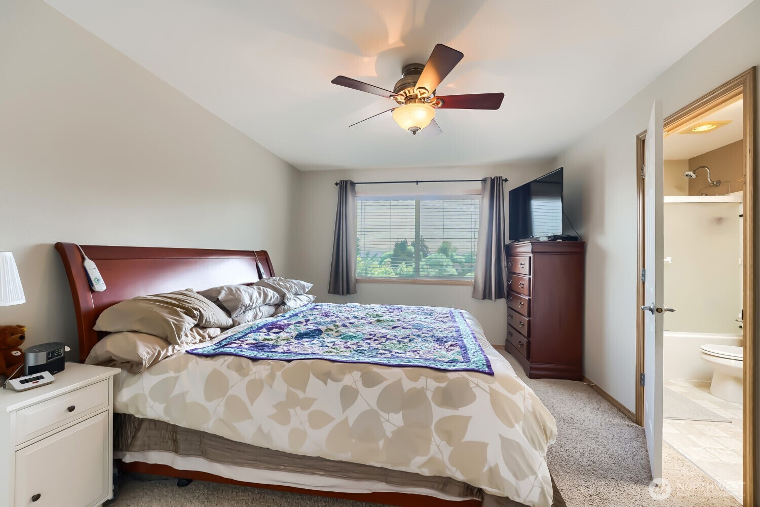 1008 R Street Northwest Auburn, WA 98001 - Photo 14 of 32 a bedroom with a bed and a chandelier