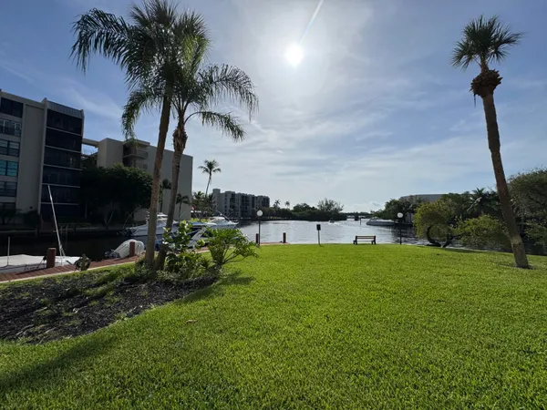 $2,950 | 12 Royal Palm Way, Unit 2050, Boca Raton, FL 33432