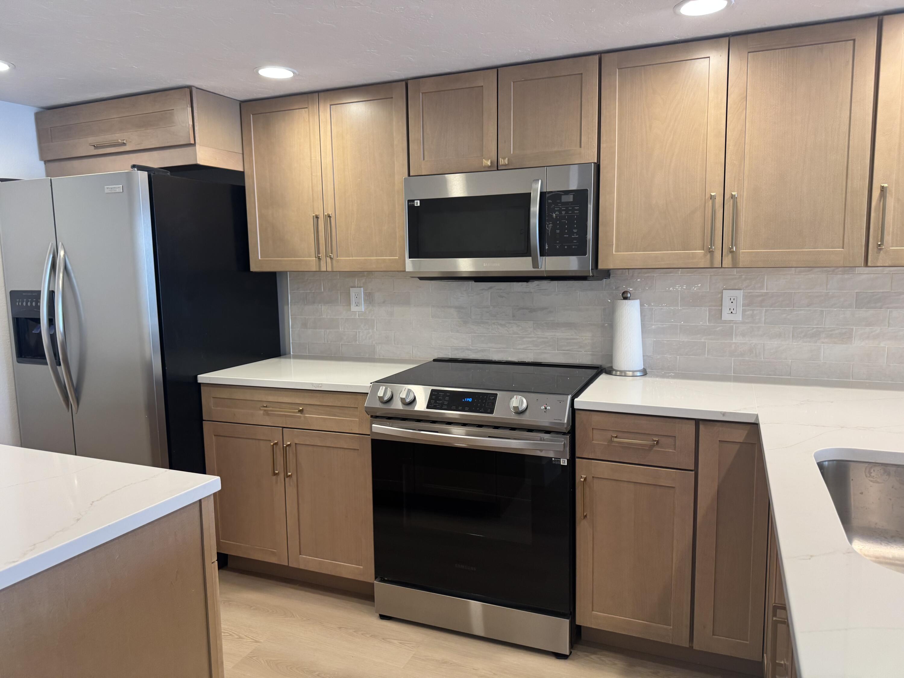 12 Royal Palm Way, Unit 2050 Boca Raton, FL 33432 - Photo 3 of 27 Remodeled Kitchen