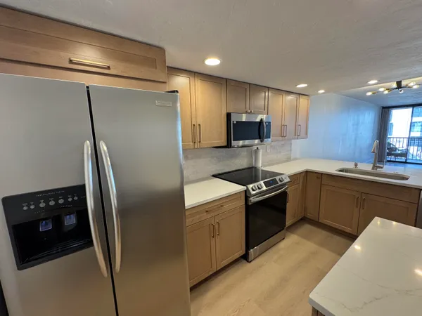 $2,950 | 12 Royal Palm Way, Unit 2050, Boca Raton, FL 33432