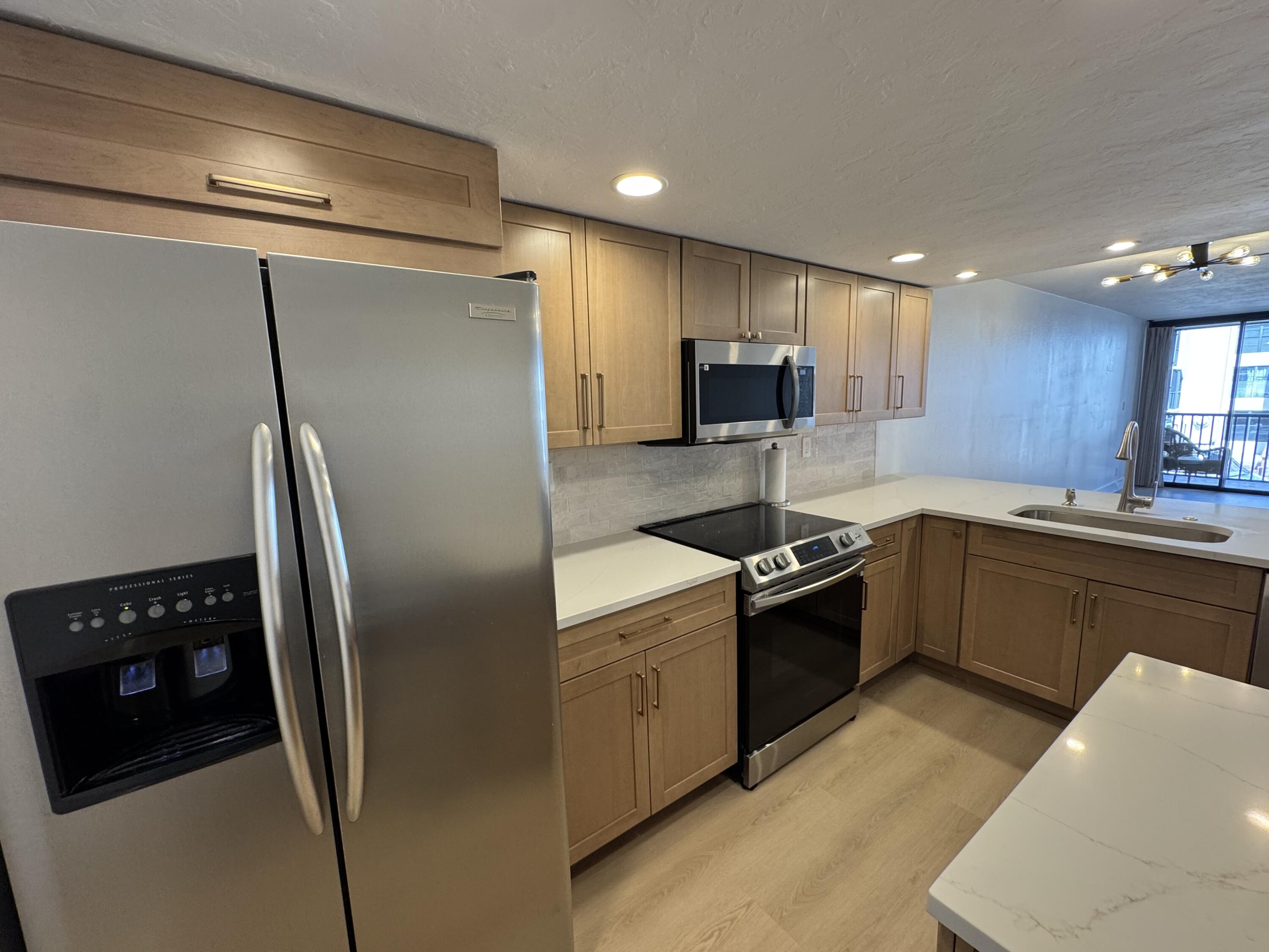 12 Royal Palm Way, Unit 2050 Boca Raton, FL 33432 - Photo 4 of 27 Kitchen