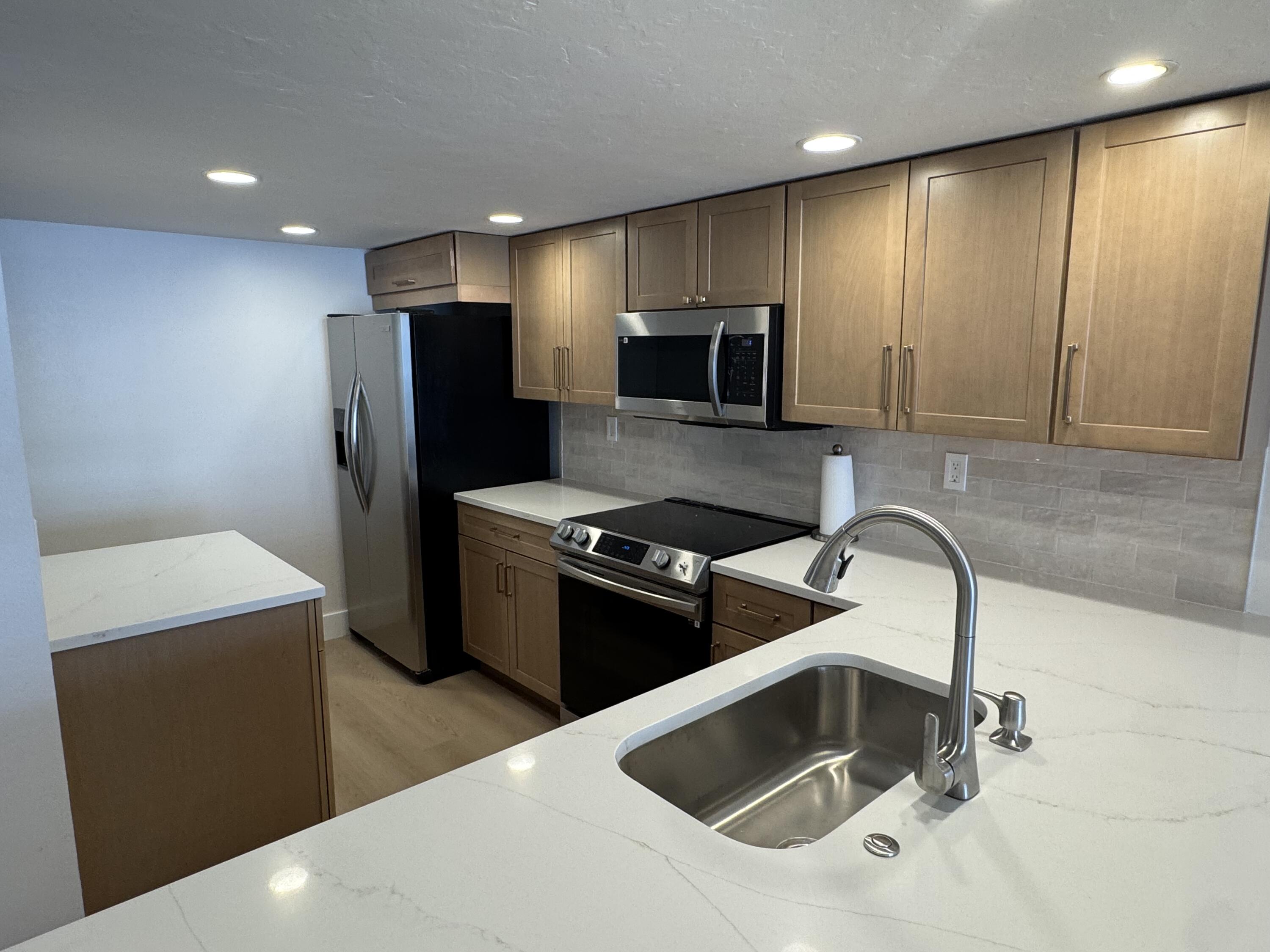 12 Royal Palm Way, Unit 2050 Boca Raton, FL 33432 - Photo 5 of 27 Quartz Counters