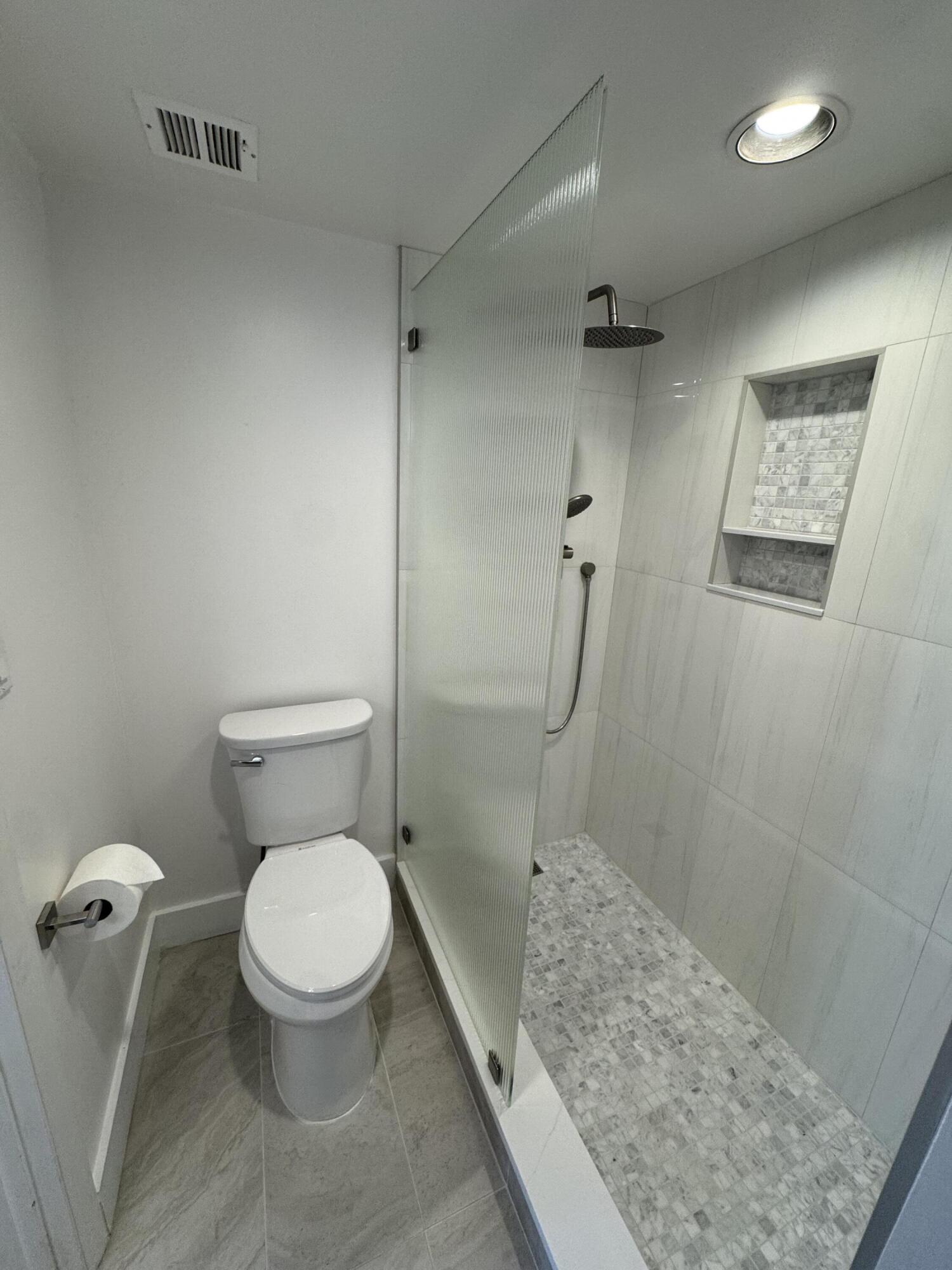 12 Royal Palm Way, Unit 2050 Boca Raton, FL 33432 - Photo 10 of 27 Owner's Bath