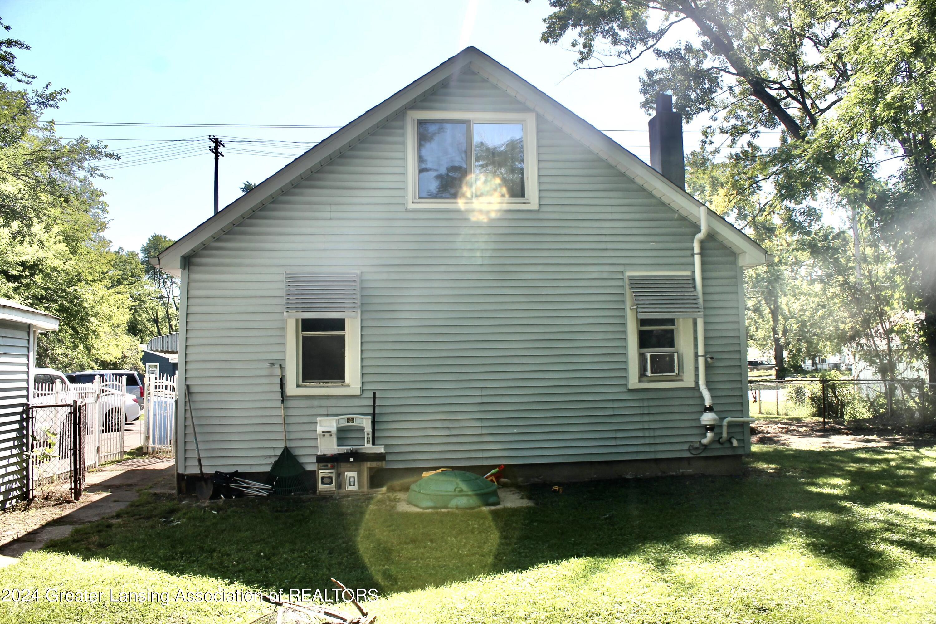 4100 Pleasant Grove Road Lansing, MI 48910 - Photo 4 of 14 IMG_1022