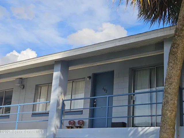 a view of entryway with a potted plant