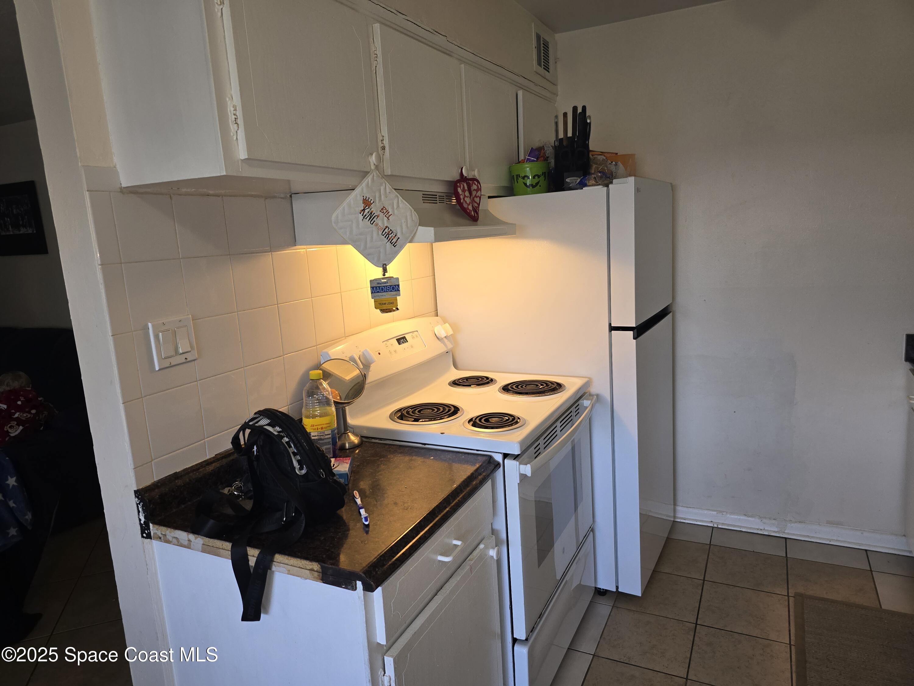 180 Minna Lane, Unit 402 Merritt Island, FL 32953 - Photo 6 of 10 a utility room with dryer and washer