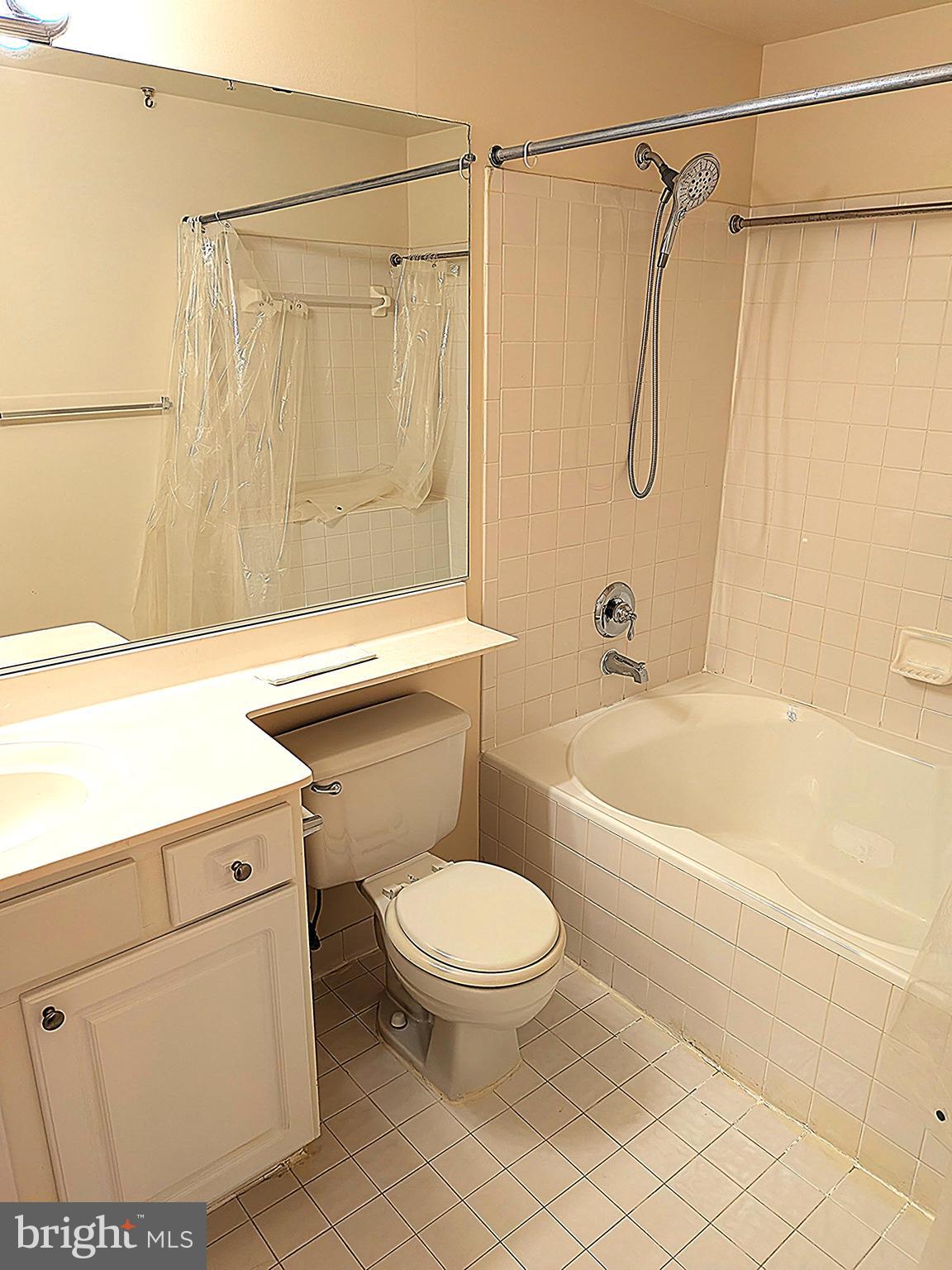 109 Timberbrook Lane, Unit 301 Gaithersburg, MD 20878 - Photo 13 of 22 a bathroom with a toilet a sink and a bathtub