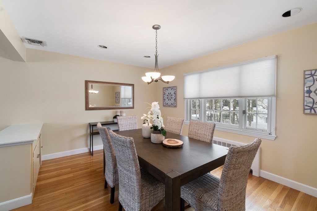 40 Burdean Road Newton, MA 02459 - Photo 4 of 26 Gallery Image 4