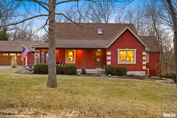$326,000 | 746 Heritage Drive, Mackinaw, IL 61755