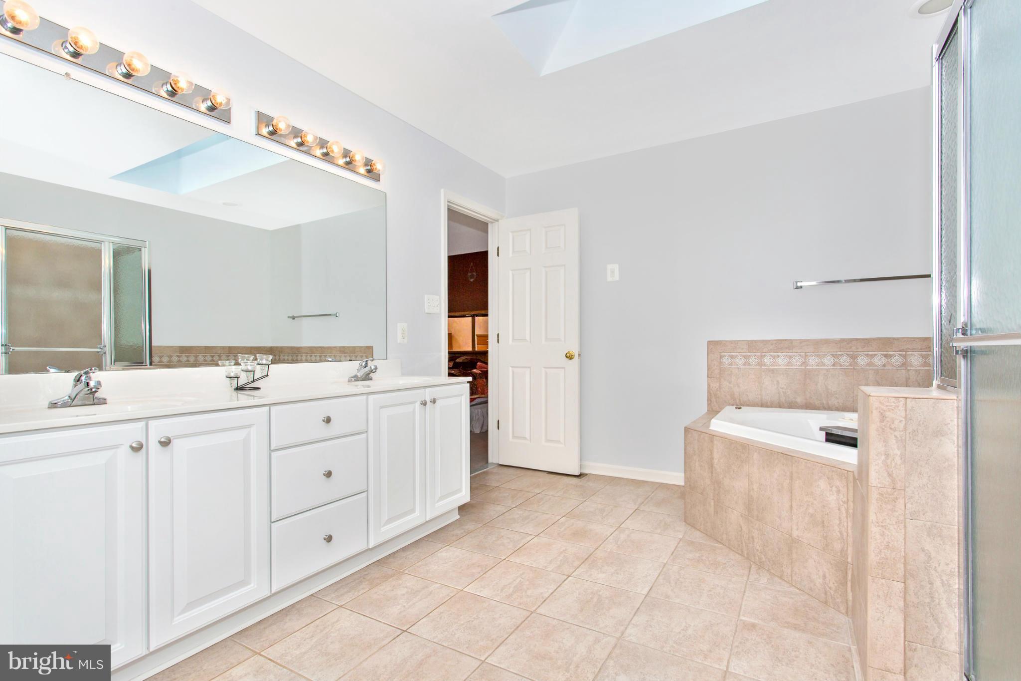 5926 Union Ridge Court Adamstown, MD 21710 - Photo 15 of 30 Bath (Master)