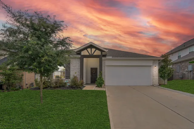 $310,000 | 1308 Mainland Shores Lane, Montgomery, TX 77316