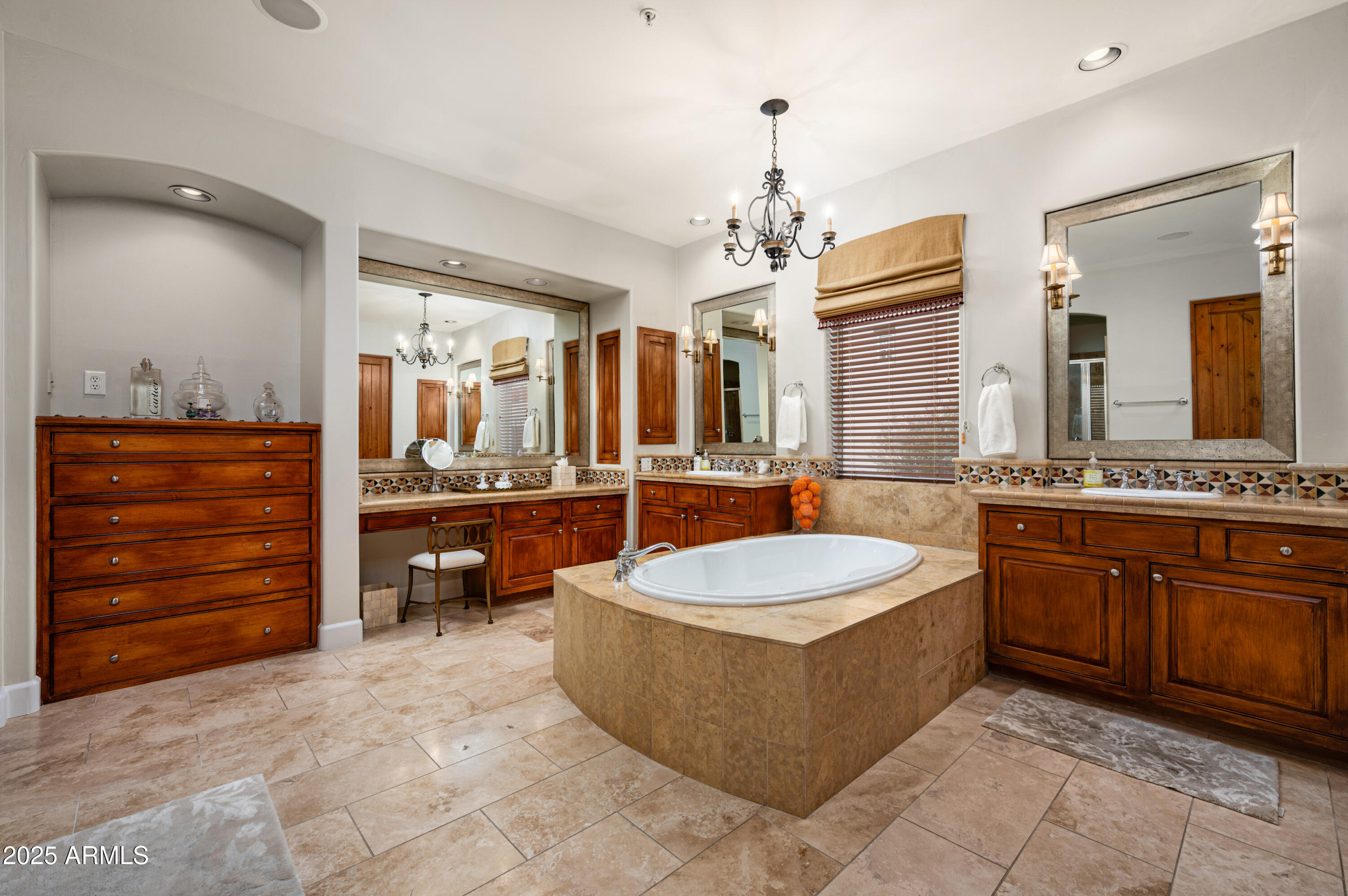 9111 East Mountain Spring Road Scottsdale, AZ 85255 - Photo 29 of 39 Large Primary Bath