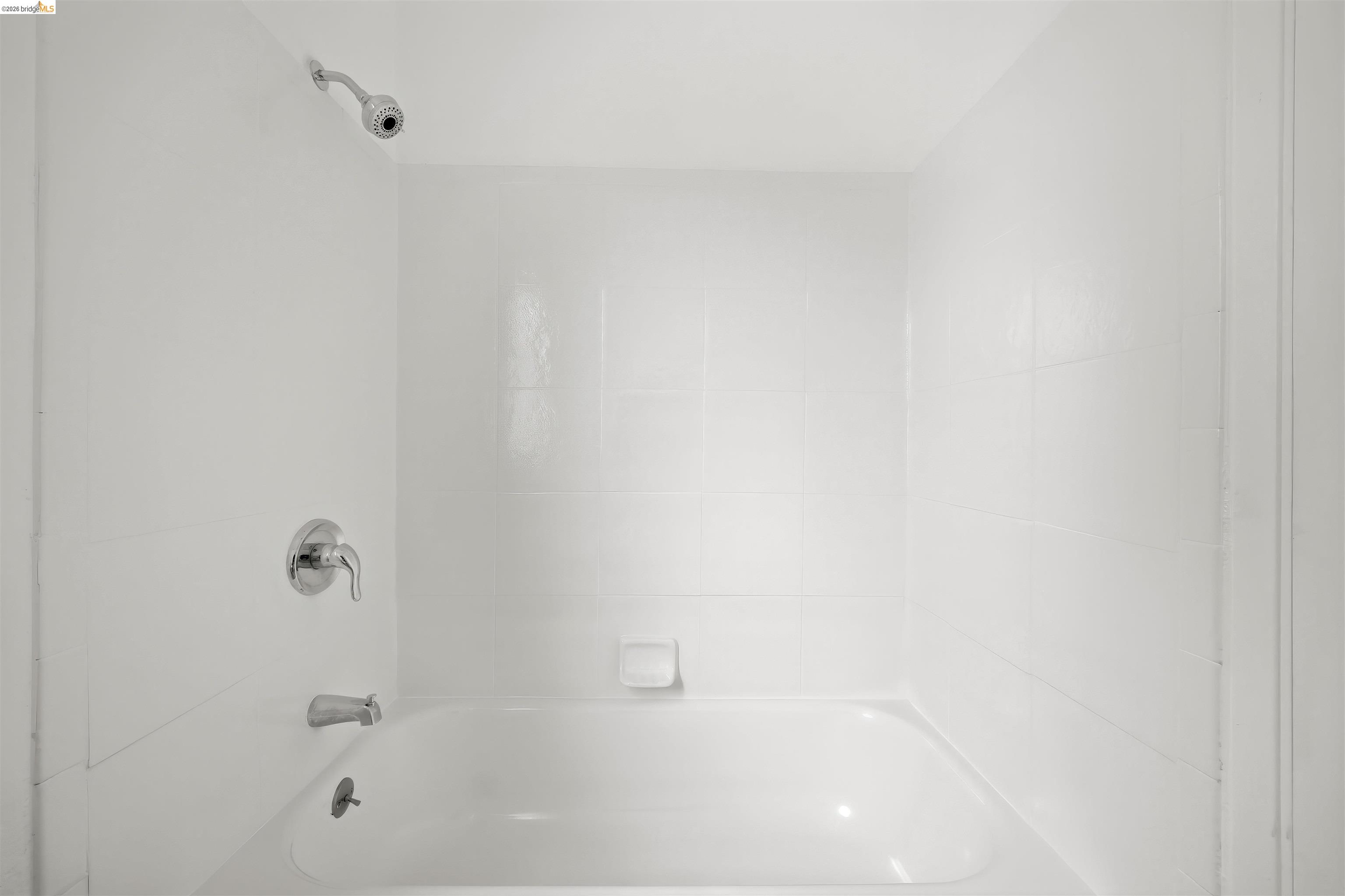 10933 Julius Street, Unit D Oakland, CA 94605 - Photo 13 of 28 a bathroom with a bathtub