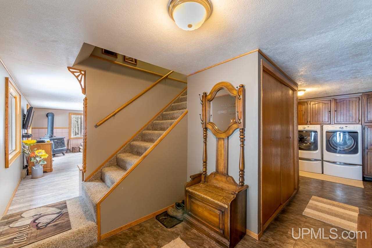904 Willow Road Marquette, MI 49855 - Photo 3 of 38 Gallery Image 3