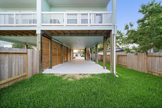 a view of a house with backyard and porch
