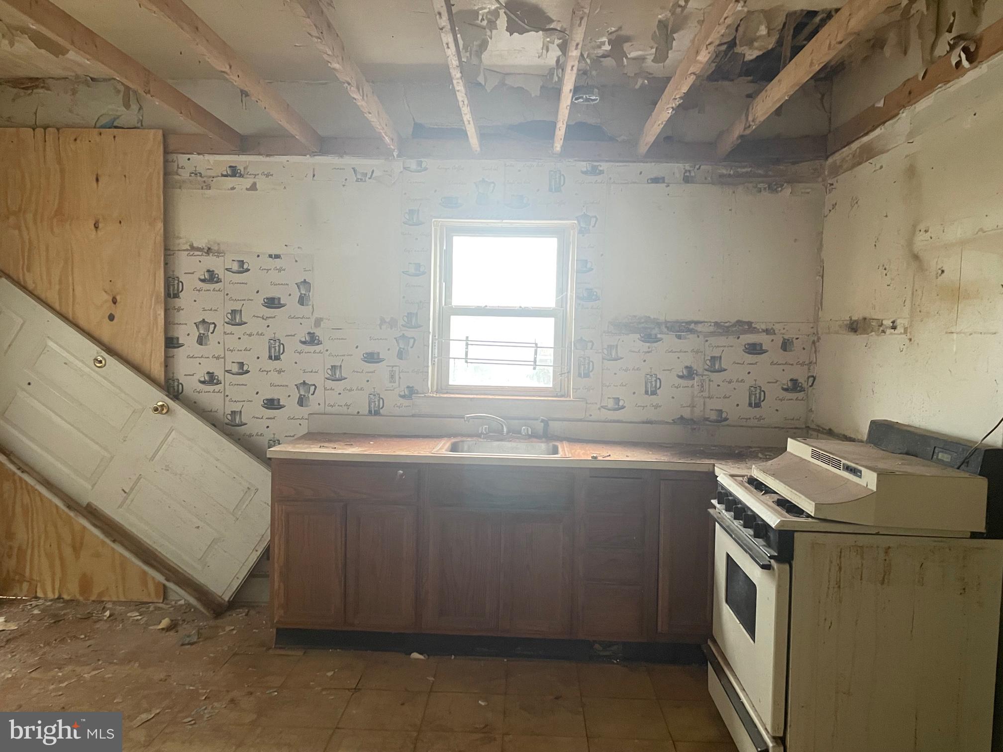 1117 Butler Street Chester, PA 19013 - Photo 4 of 9 Gallery Image 4