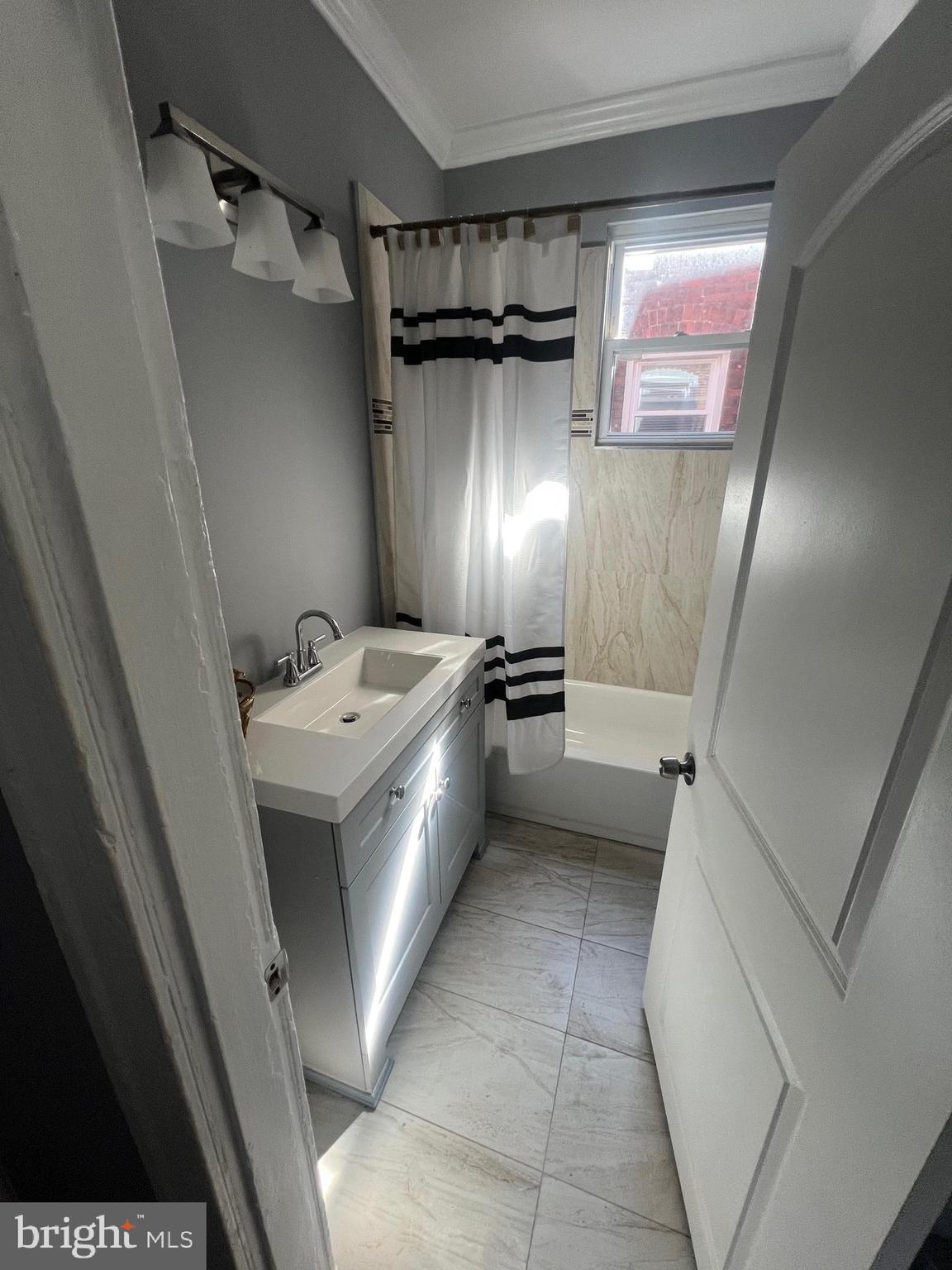 2225 Homewood Avenue Baltimore, MD 21218 - Photo 22 of 29 a utility room with washer and dryer