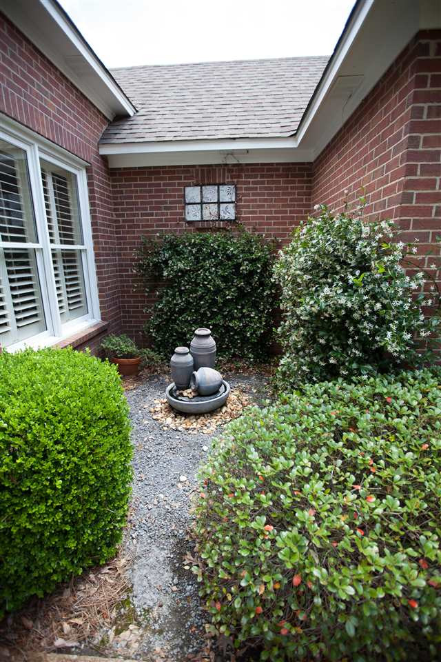 309 Hunters Crest Ridgeland, MS 39157 - Photo 11 of 50 Courtyard with fountain
