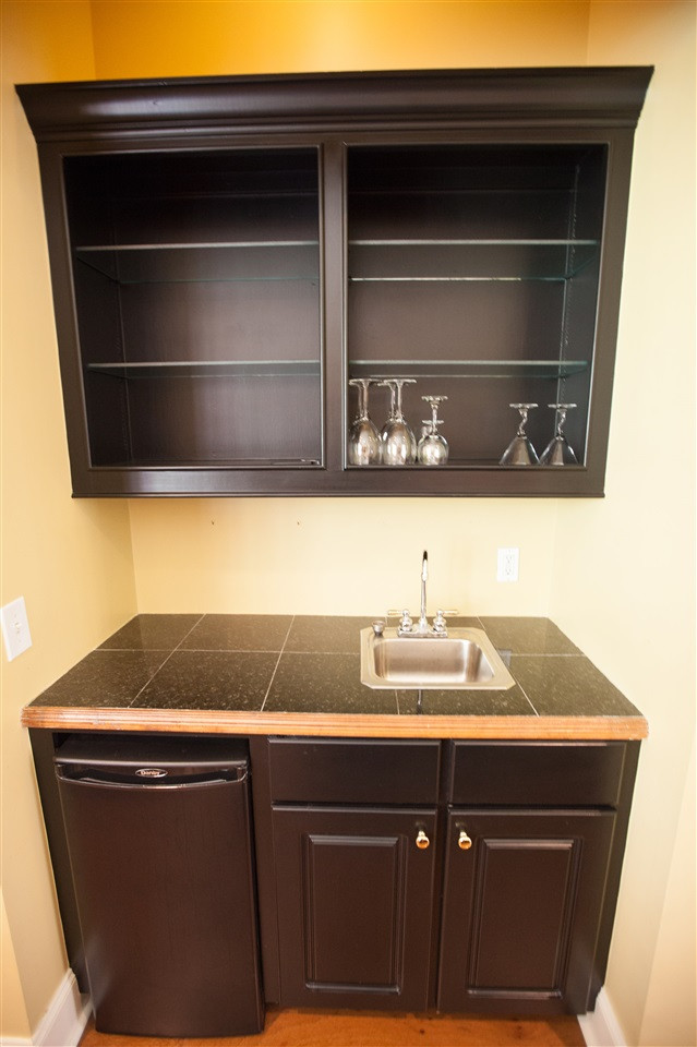 309 Hunters Crest Ridgeland, MS 39157 - Photo 18 of 50 Wet bar with mini fridge