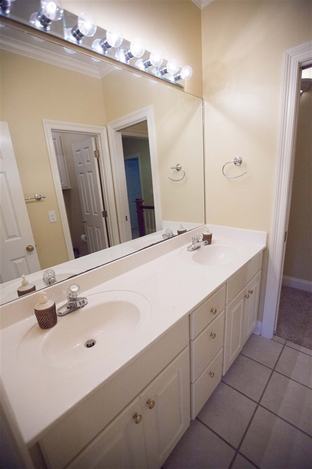 309 Hunters Crest Ridgeland, MS 39157 - Photo 43 of 50 Upstairs shared bath