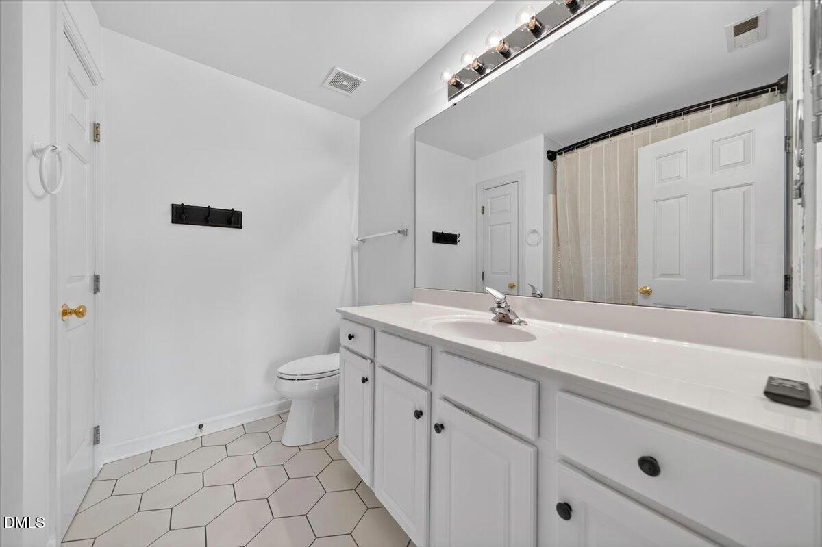 8708 Belford Valley Lane Raleigh, NC 27615 - Photo 20 of 27 37-8708BelfordValleyLnRaleighNC27615_037