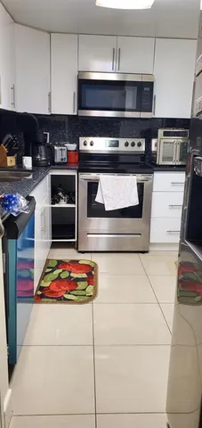 $2,100 | 301 Golden Isles Drive, Unit 507, Hallandale Beach, FL 33009