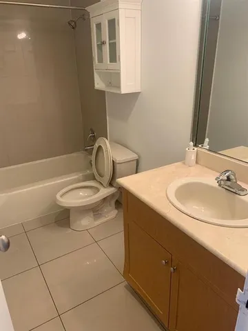 $2,100 | 301 Golden Isles Drive, Unit 507, Hallandale Beach, FL 33009