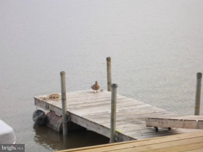 FLOATING DOCK