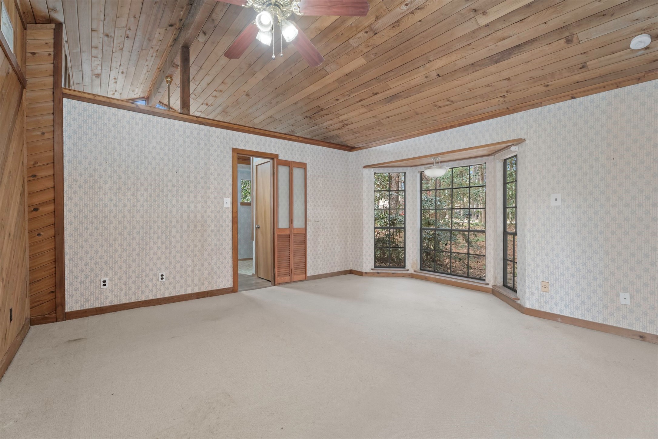 2322 Shadow Glen Lane Spring, TX 77386 - Photo 23 of 48 Large primary bedroom with suite equipped with a generous walk-in closet.