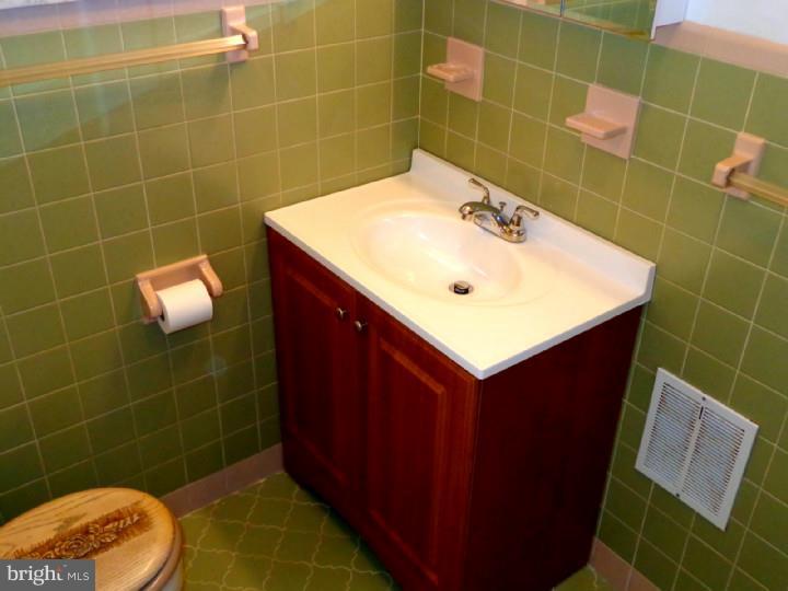 1111 West Ritner Street Philadelphia, PA 19148 - Photo 18 of 25 Bathroom