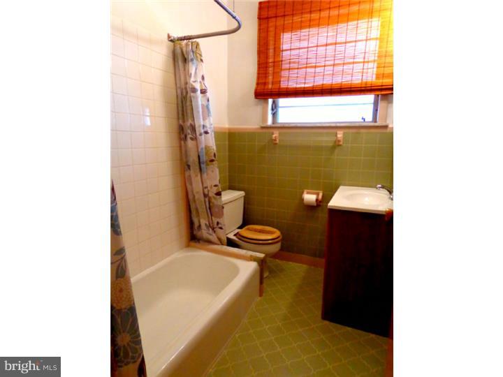 1111 West Ritner Street Philadelphia, PA 19148 - Photo 19 of 25 Bathroom