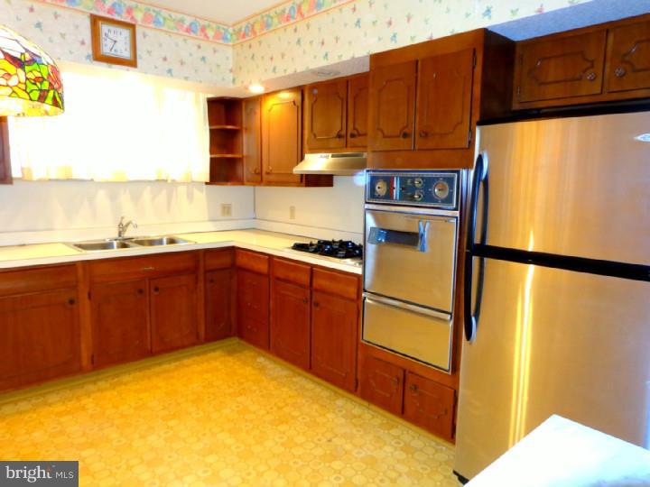1111 West Ritner Street Philadelphia, PA 19148 - Photo 9 of 25 Kitchen