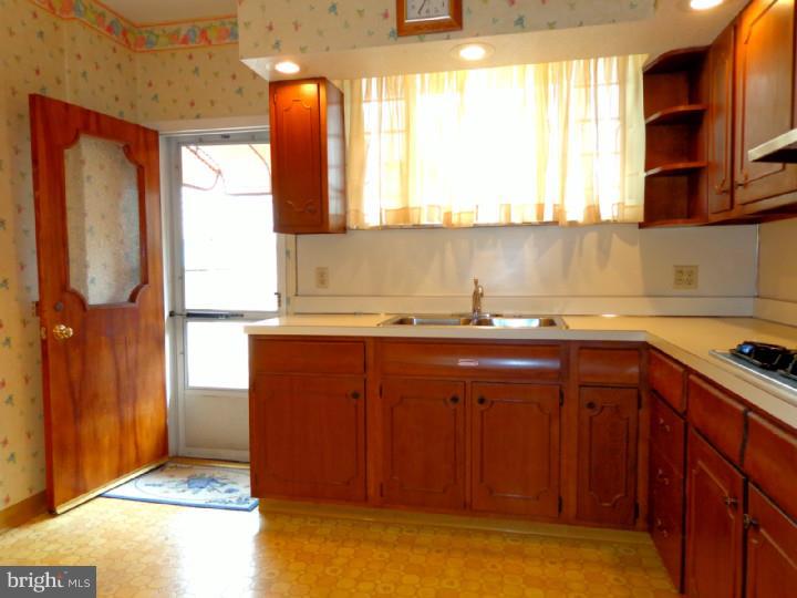 1111 West Ritner Street Philadelphia, PA 19148 - Photo 10 of 25 Kitchen