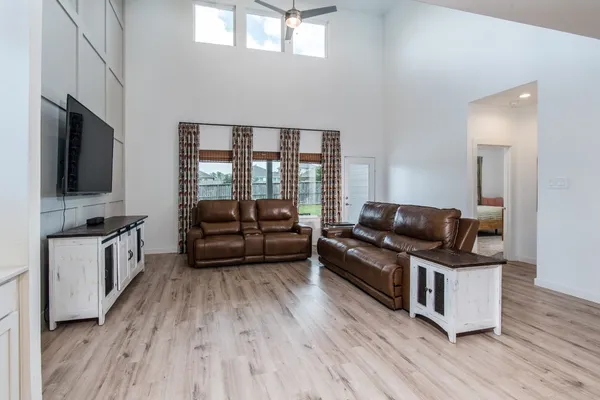 $3,500 | 13344 Bear Creek, Conroe, TX 77384