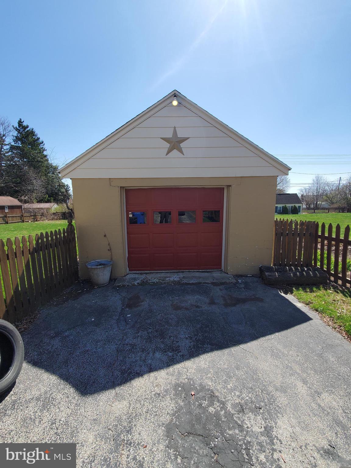 396 Edgehill Road York, PA 17403 - Photo 9 of 14