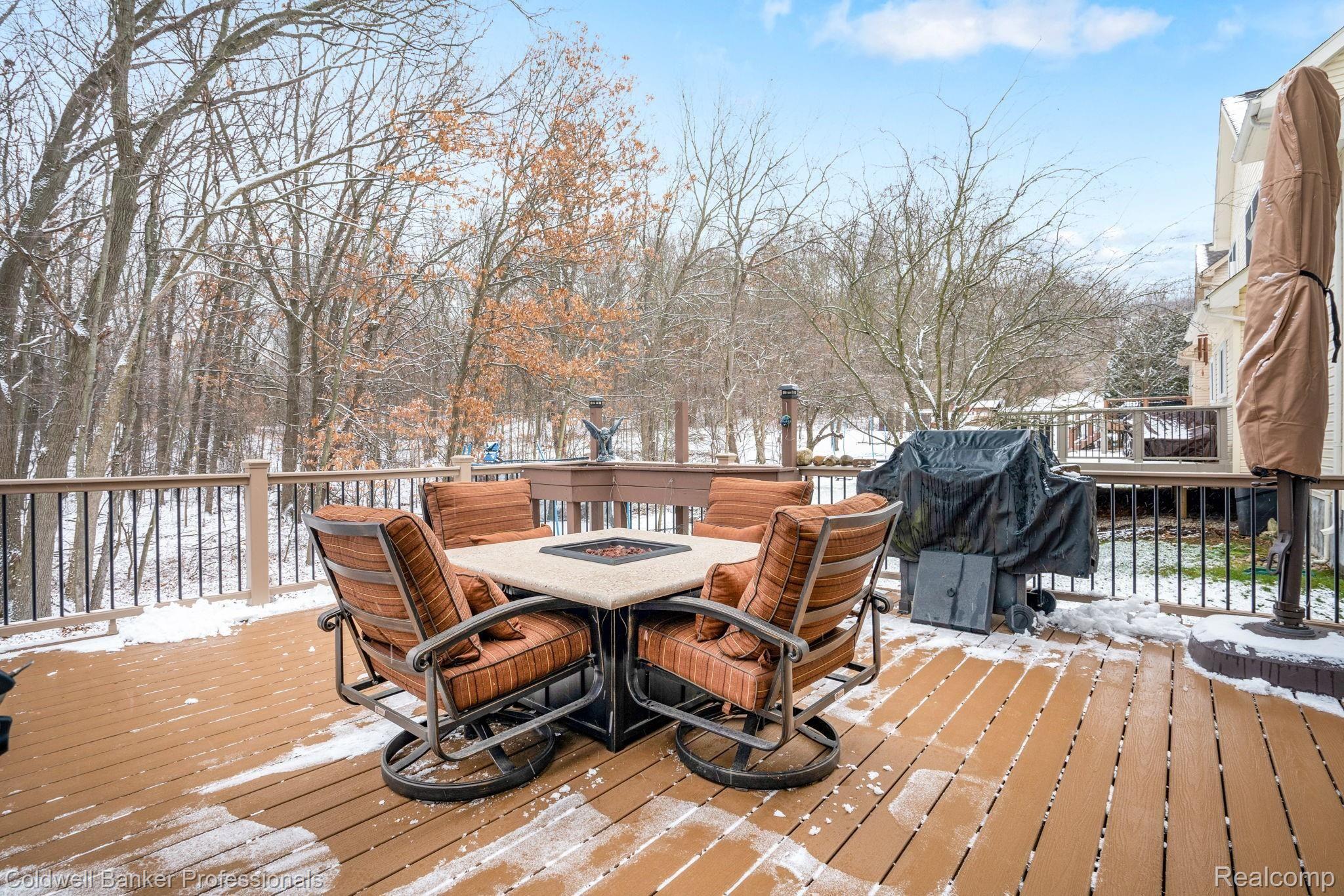 158 Eagle Ridge Road Lake Orion, MI 48360 - Photo 27 of 32 Brand New Trex Deck