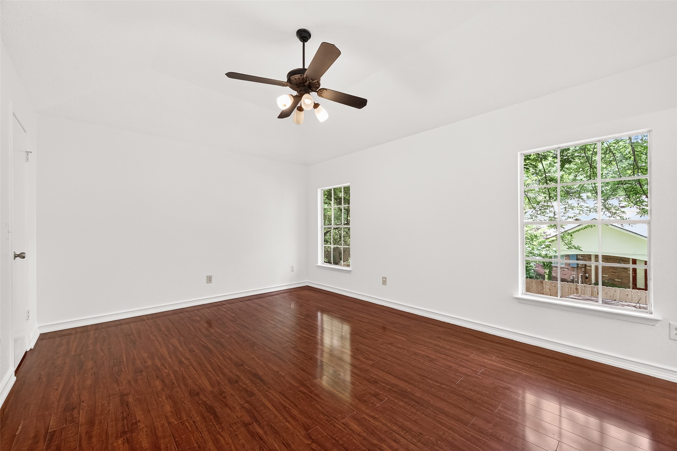 42 Rockridge Drive Spring, TX 77381 - Photo 17 of 39 Primary bedroom.