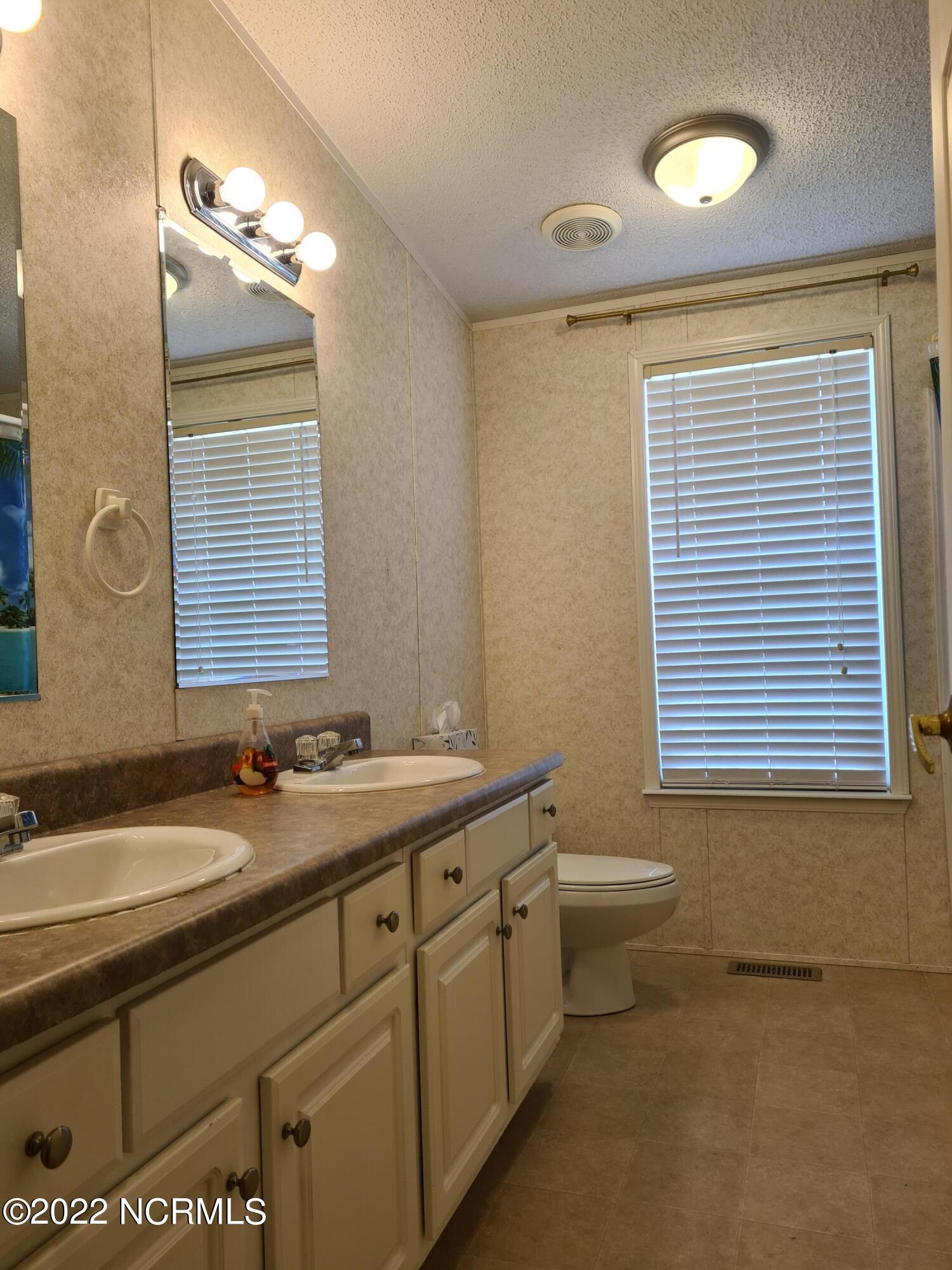 852 Pole Pocosin Road Pollocksville, NC 28573 - Photo 14 of 21 Main Bathroom