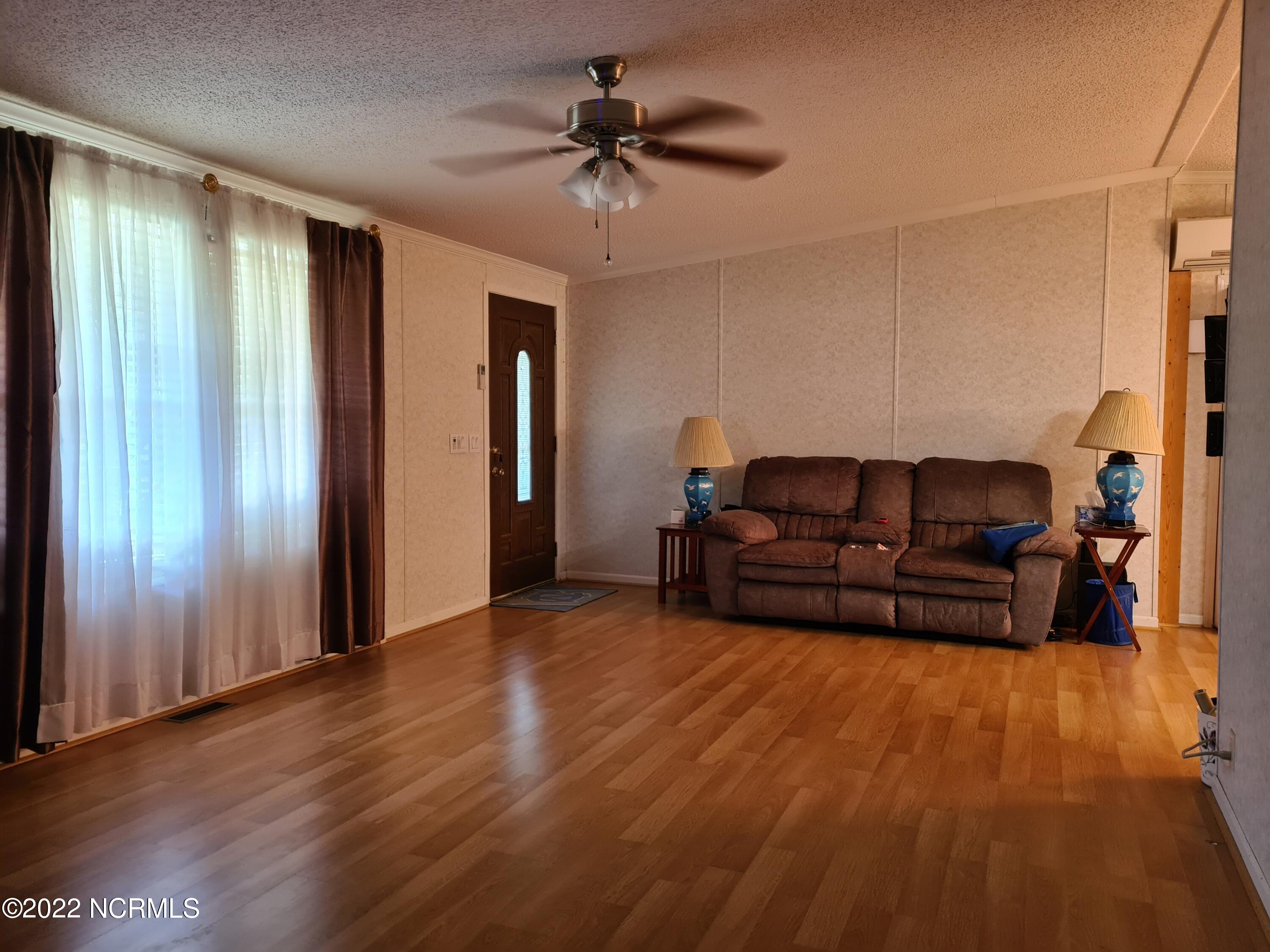 852 Pole Pocosin Road Pollocksville, NC 28573 - Photo 4 of 21 Living Room