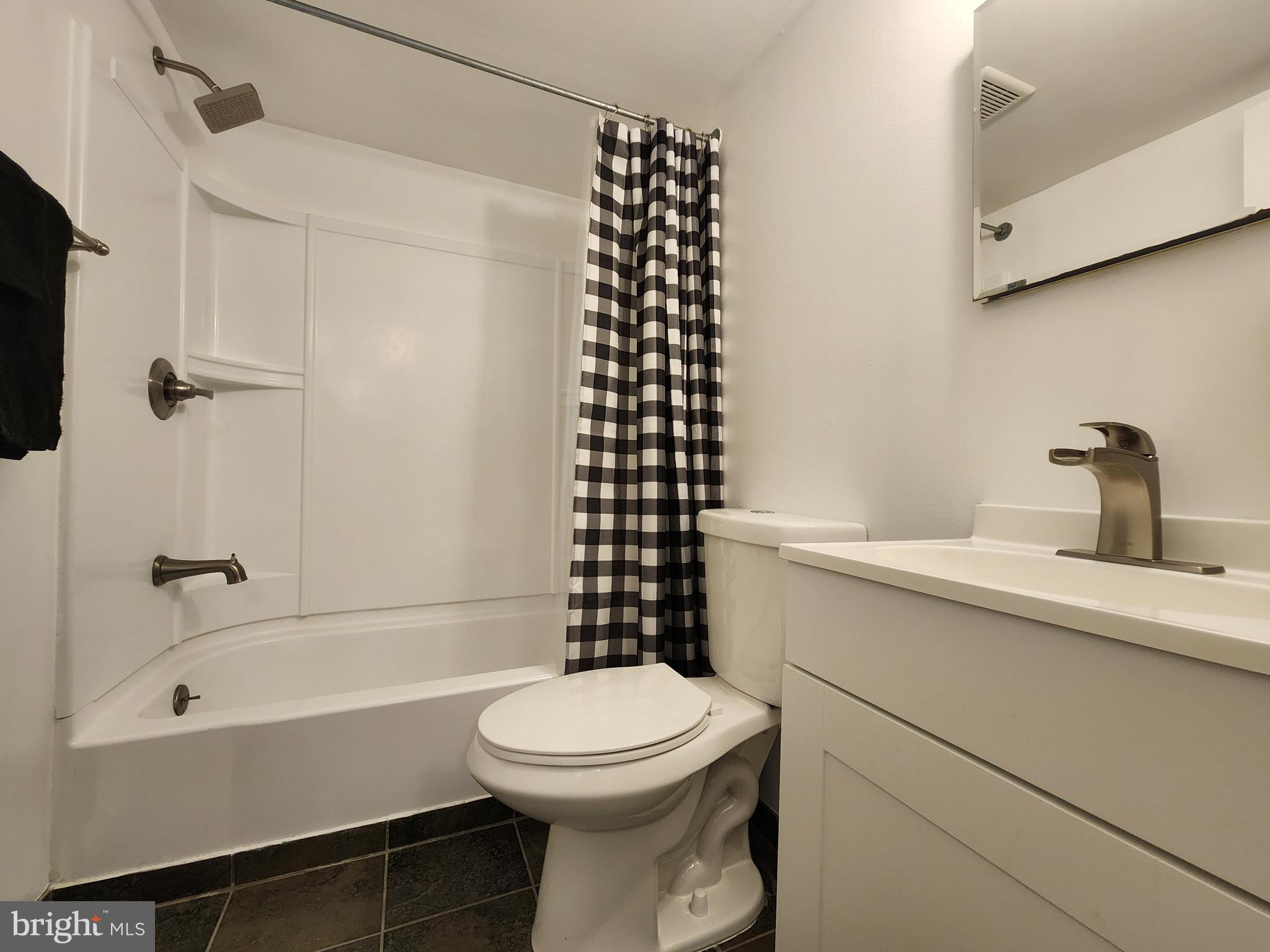 64 Welsh Tract Road, Unit C205 Newark, DE 19713 - Photo 21 of 32 Full bathroom