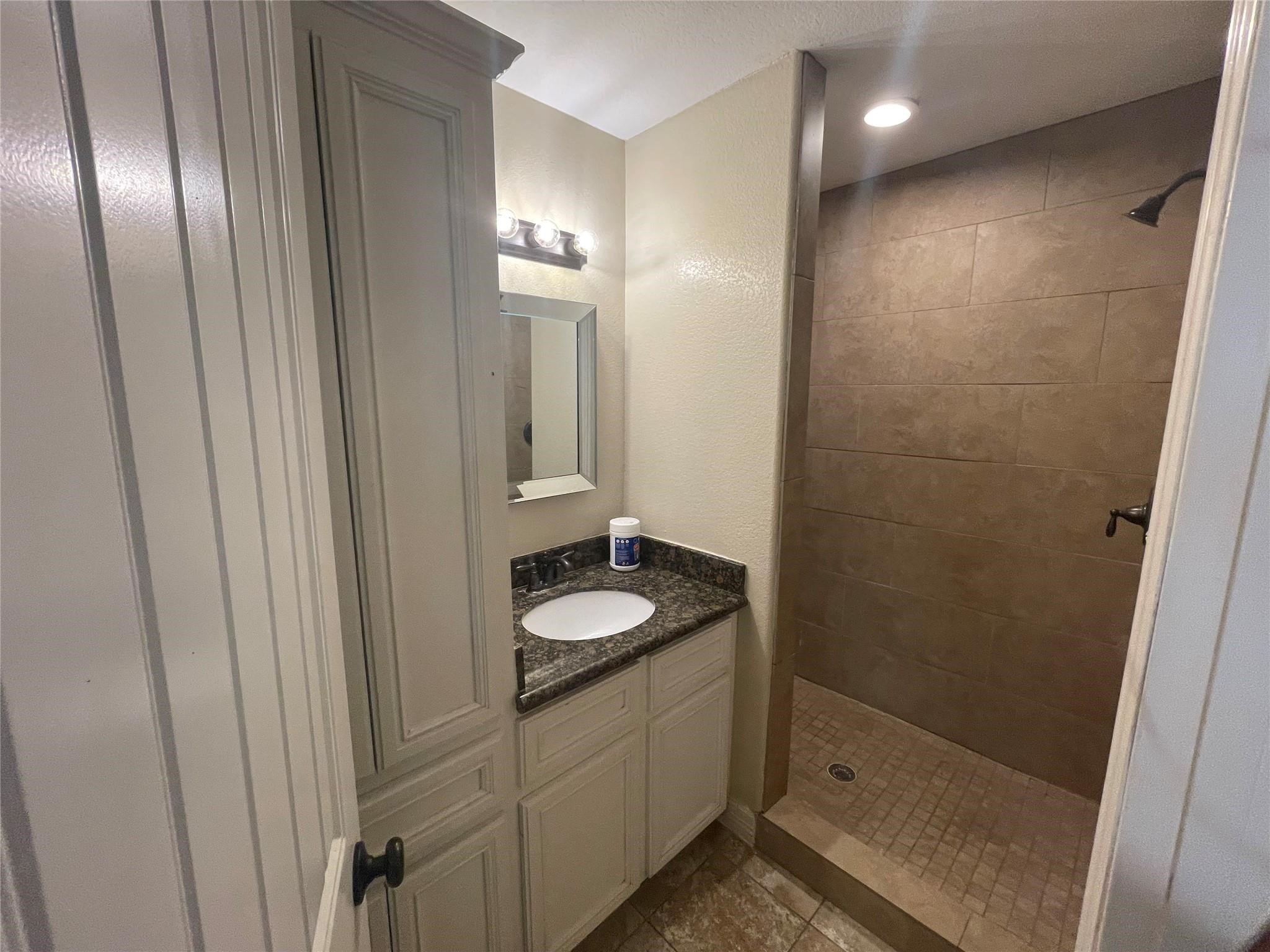 8230 Constellation Lane, Unit B Houston, TX 77075 - Photo 8 of 19 1. Full Bathroom