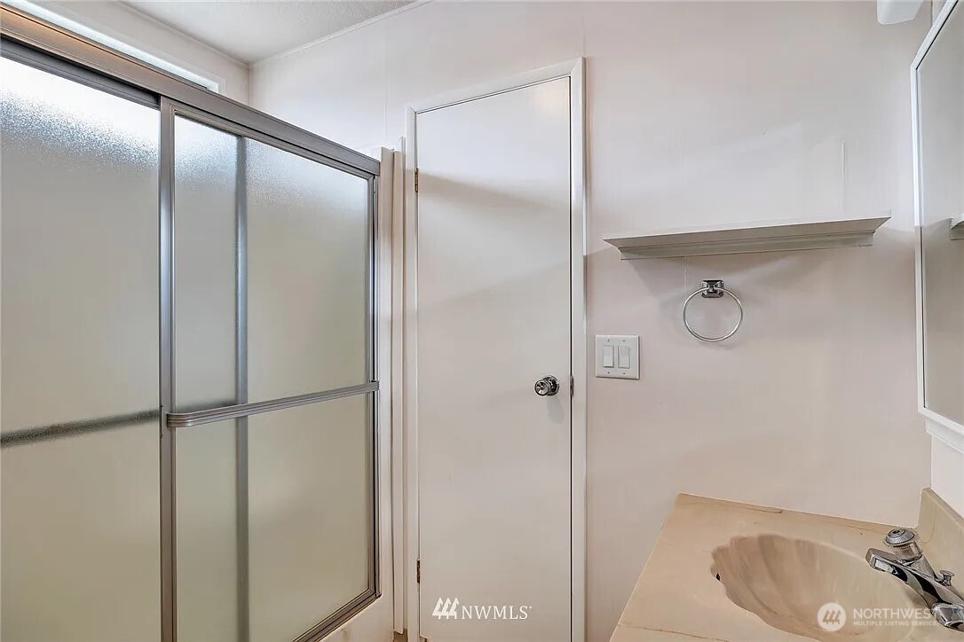 17044 Woodcrest Drive Northeast Bothell, WA 98011 - Photo 14 of 23