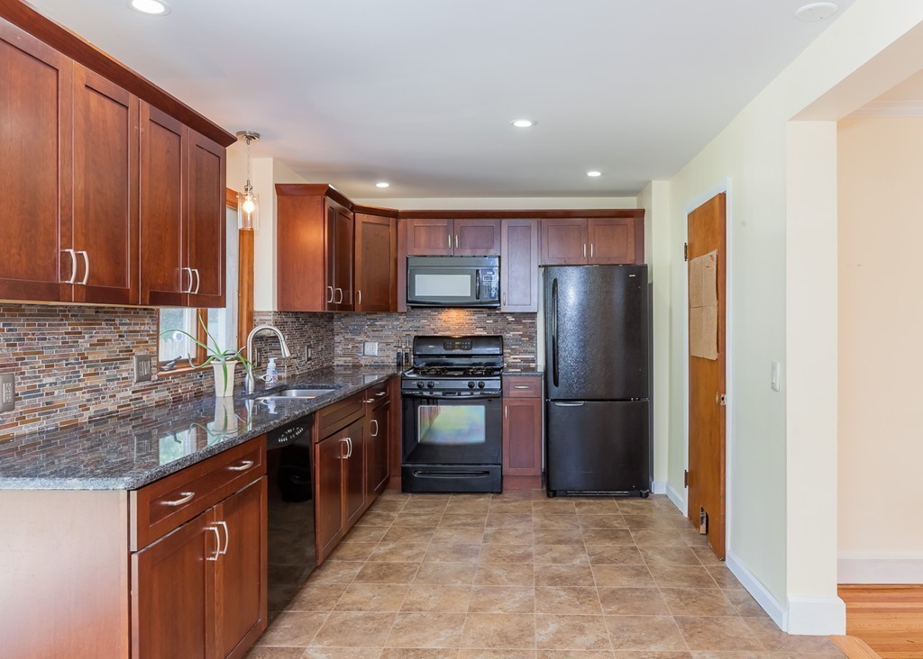 21 Rockland Street Springfield, MA 01118 - Photo 4 of 24 Gallery Image 4