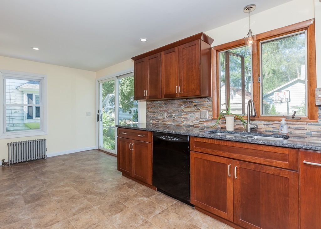 21 Rockland Street Springfield, MA 01118 - Photo 5 of 24 Gallery Image 5
